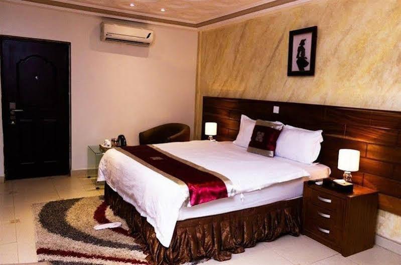 Airport West Hotel Accra Kültér fotó